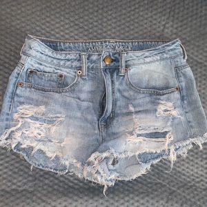 American Eagle distressed size 6 blue Jean short